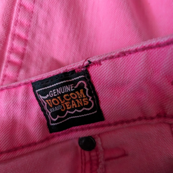 Volcom pink jeans with a legging fit. - Picture 5 of 5